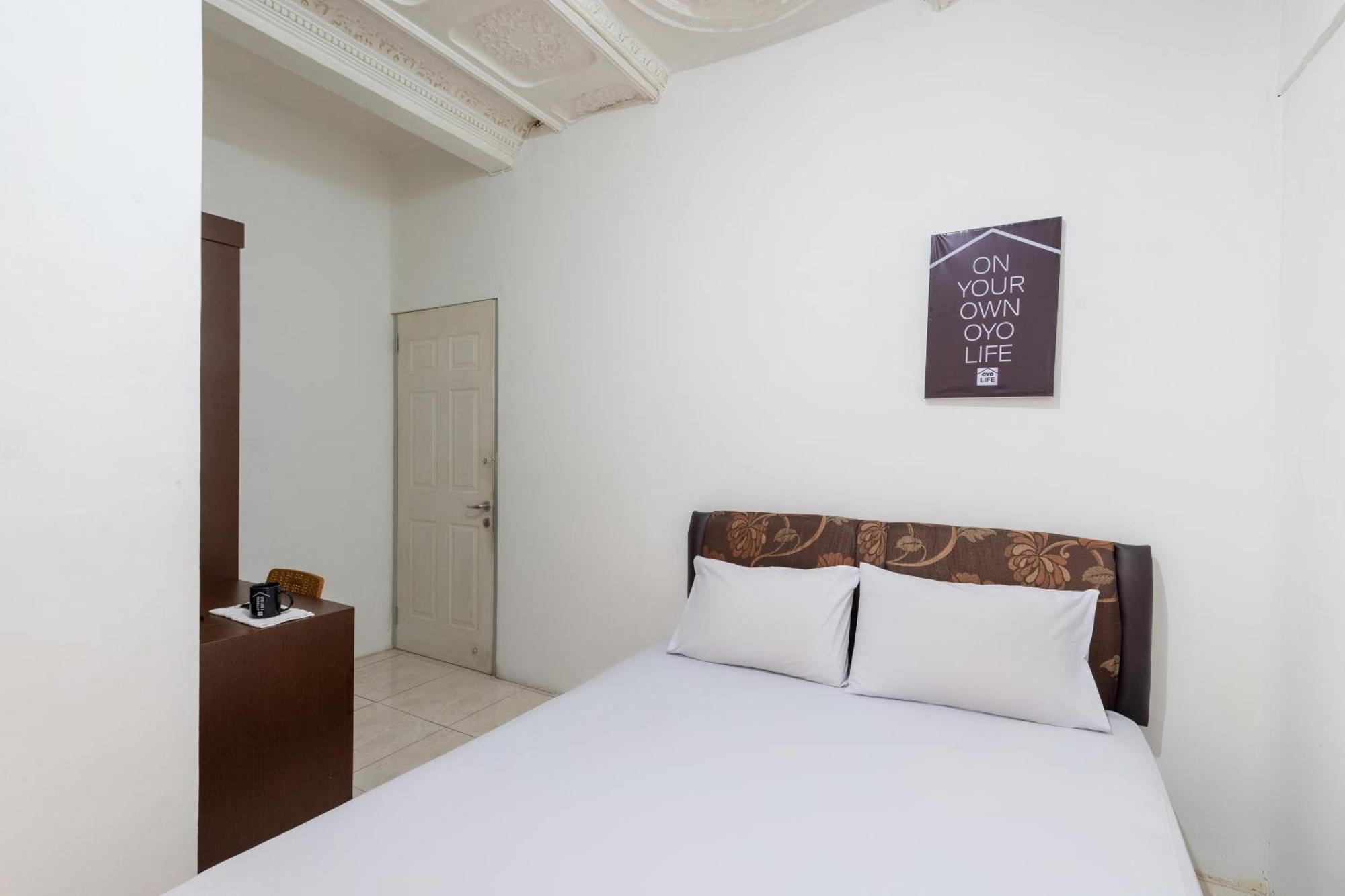 Oyo Life 2108 Griya Aisyah Residence 泗水 外观 照片