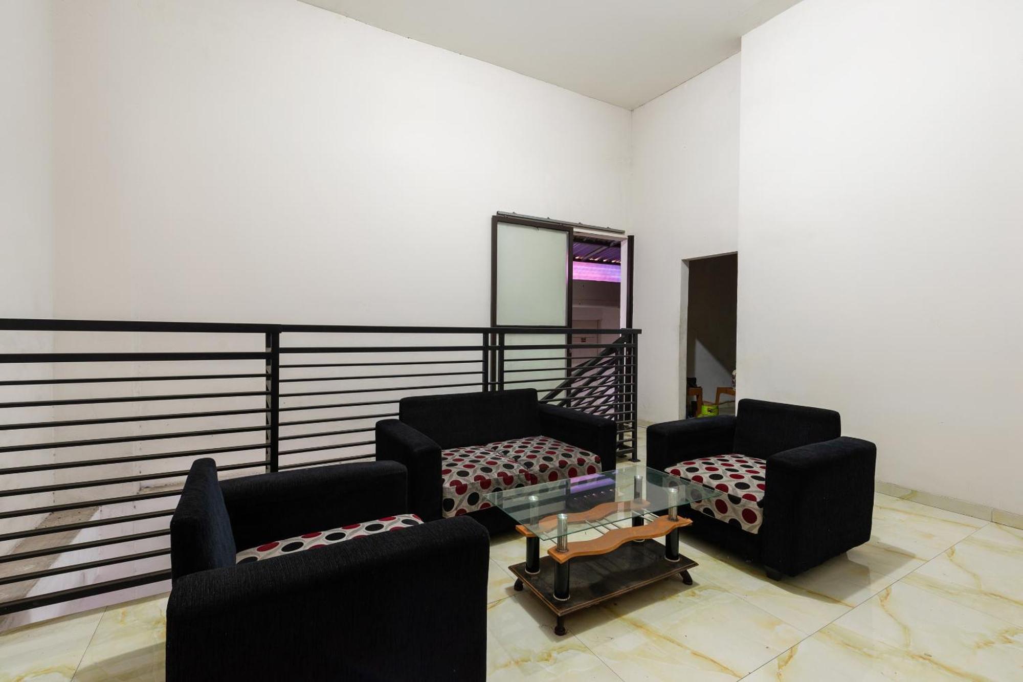 Oyo Life 2108 Griya Aisyah Residence 泗水 外观 照片