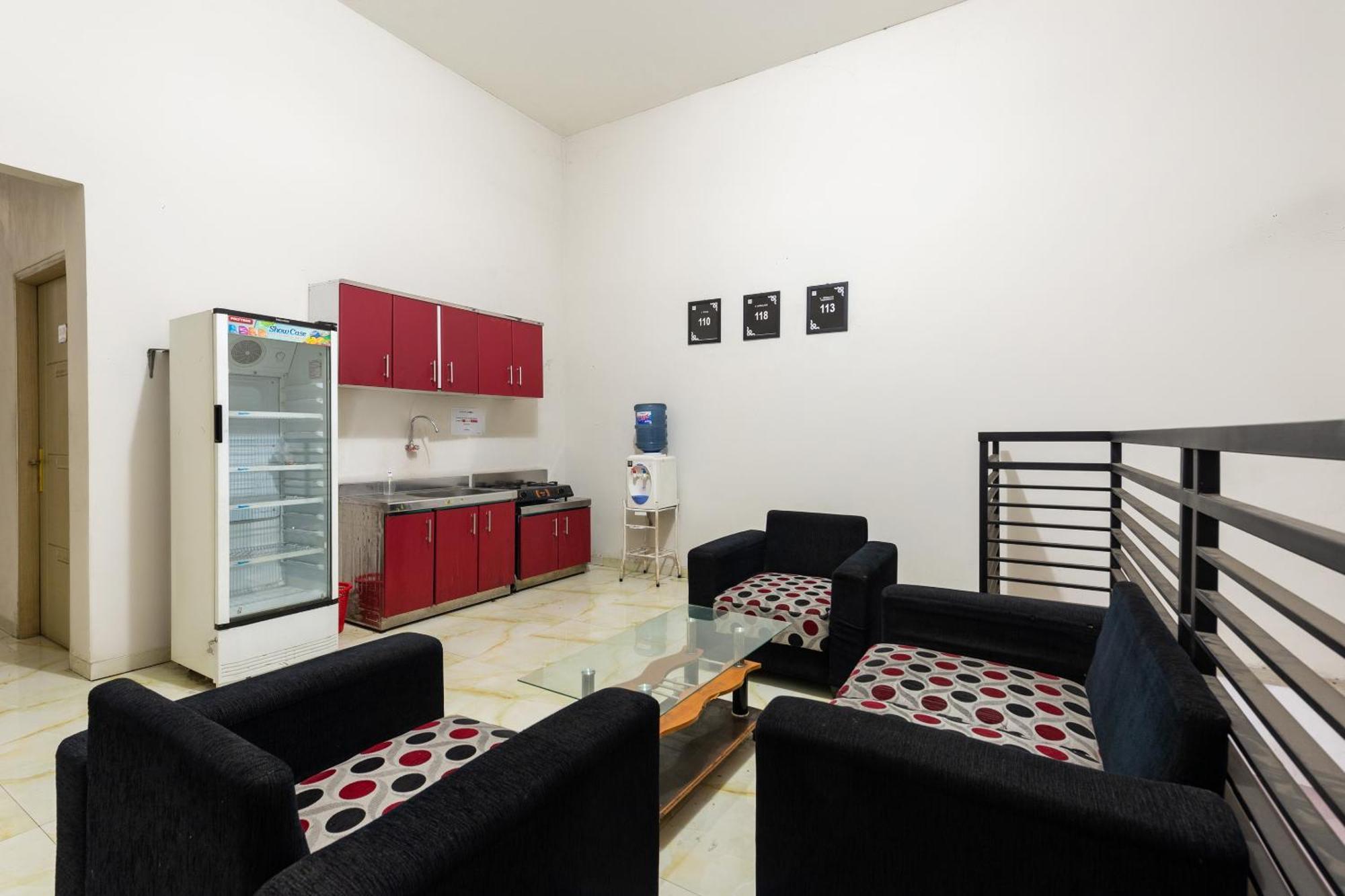 Oyo Life 2108 Griya Aisyah Residence 泗水 外观 照片